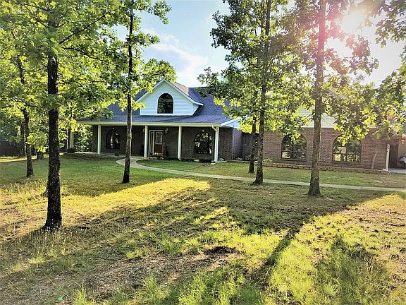 3rd image of 121 E Dawn Ln
