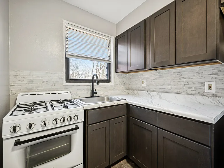 121 Forest Ave #2A — Photo 4