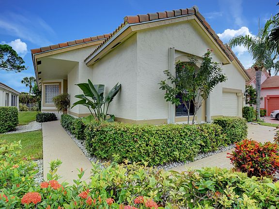 3rd image of 10394 Lexington Cir S