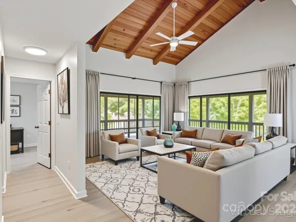 8A Cove Overlook Dr, Hendersonville, NC 28739