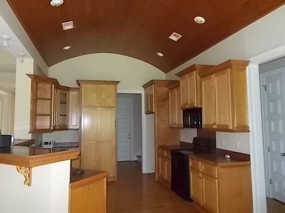 KItchen w/Barrel Ceiling!