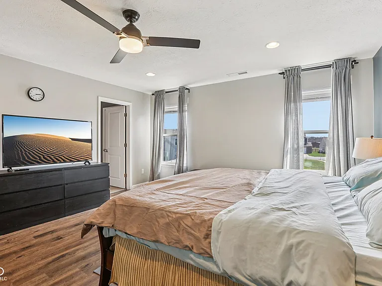 6673 Laurelwood Dr — Photo 34