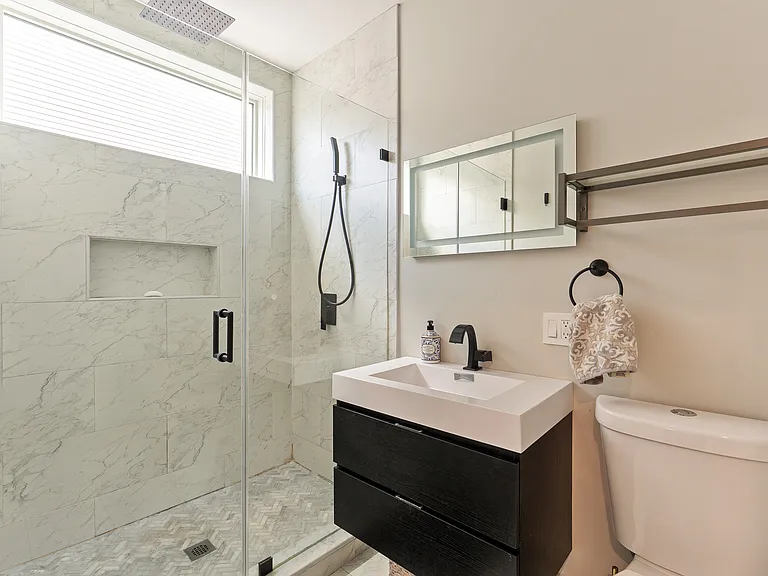 182 W 7th St #2 — Photo 5