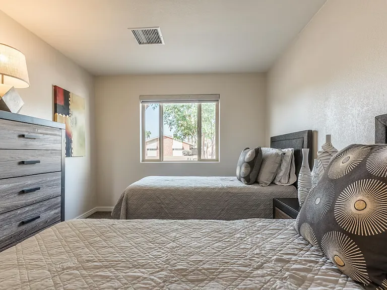 8301 E Jackrabbit Rd — Photo 12
