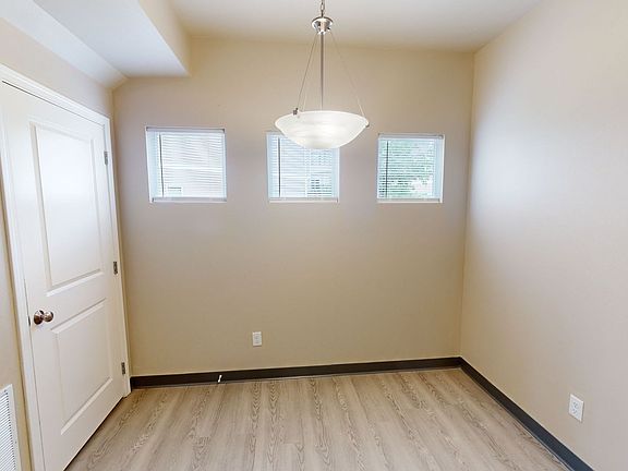 3rd image of 4520 NE Milligan Ln
