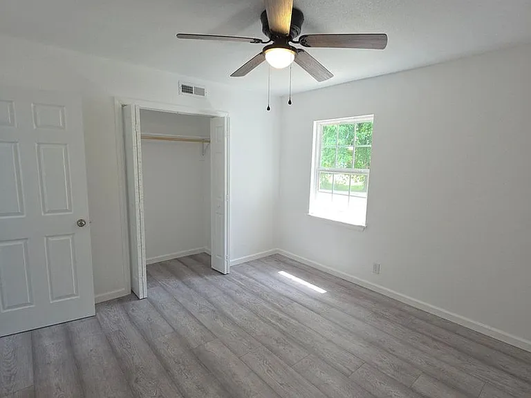 1300-1306 N Greenwich Ave — Photo 16