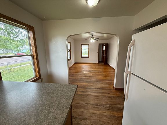 4th image of 324 8th St SE