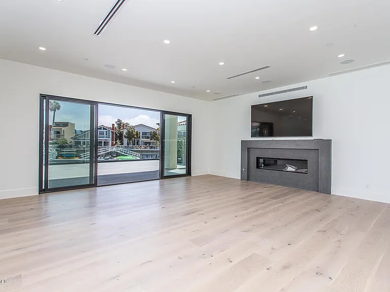 2120 Greencastle Way — Photo 5