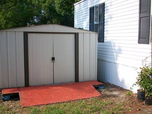 4th image of 9359 103rd St Lot 182