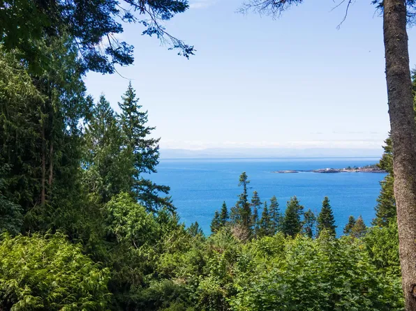 8127 Redrooffs Rd, Sunshine Coast, BC V7Z 1A7