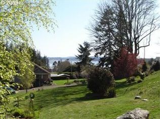 66656 Swallow Rd, North Bend, OR 97459