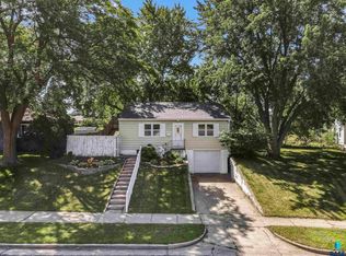 3205 E 17th St, Sioux Falls, SD 57103