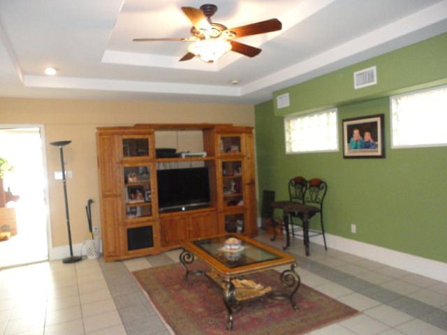 1st image of 1606 W Fern Ave