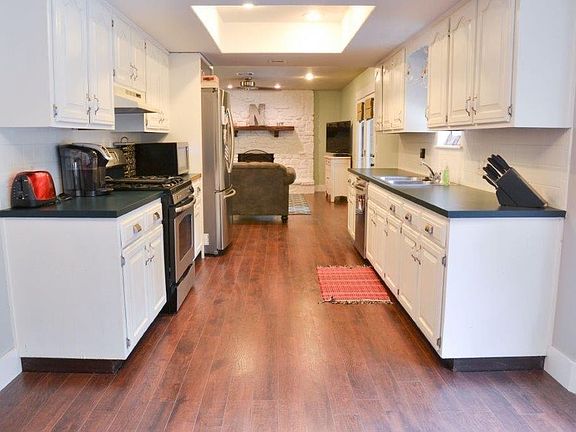 4th image of 2727 W White Oak Dr
