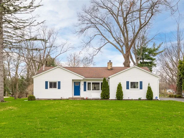 43 Lochnavar Pkwy, Pittsford, NY 14534