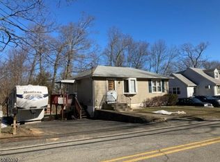 145 Monroe Trl, Hopatcong, NJ 07843