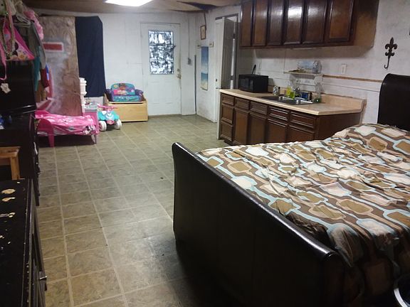 One room apt with bathroom
