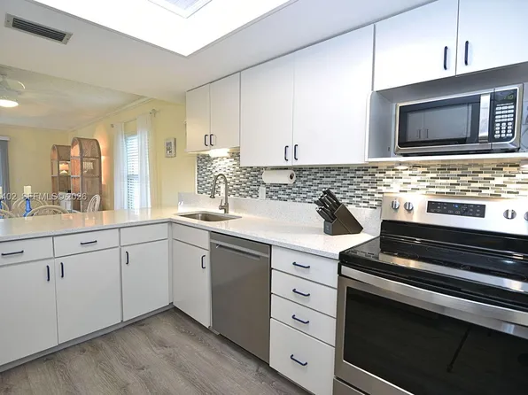 18459 SE Wood Haven Ln APT J, Jupiter, FL 33469