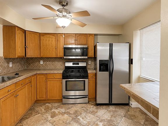 3rd image of 410 Johnstone St