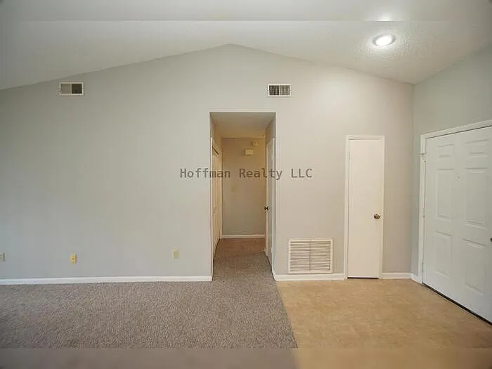 8755 Hampden Dr — Photo 15