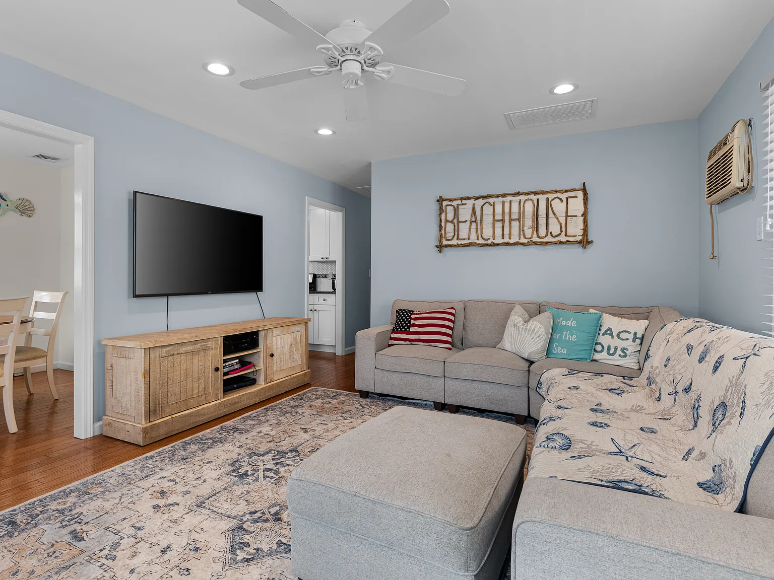 3 bed, 1.5 bath, $3,000 — Photo 3