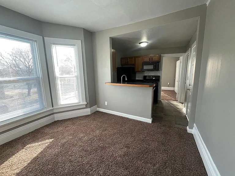 130 W Creighton Ave — Photo 5