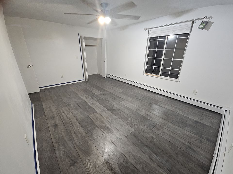 Second upstairs bedroom with closet