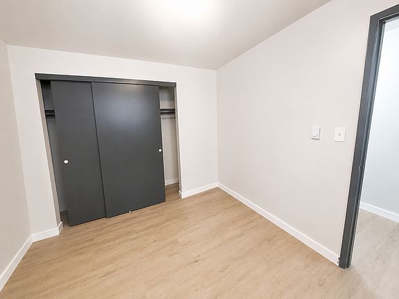 4th image of 921 N 96th St #14V