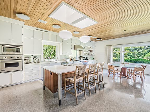 5th image of 34 La Forest Ln