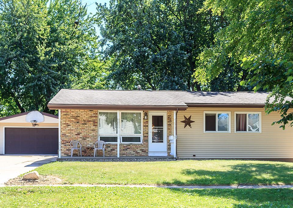 1st image of 4532 Twin Pine Dr NE