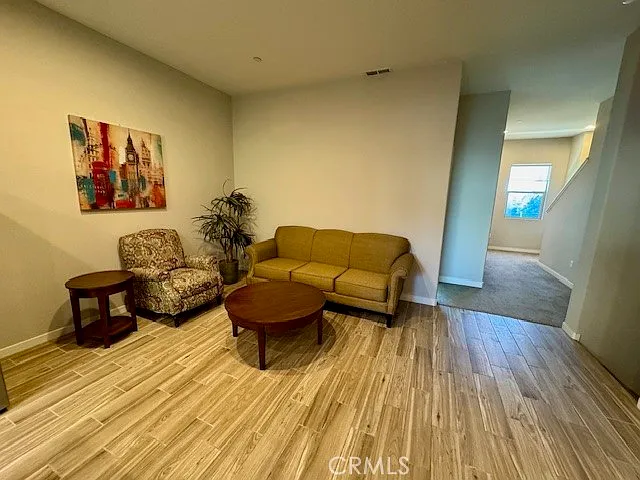 1 bed, 300 sqft, $1,180 — Photo 4