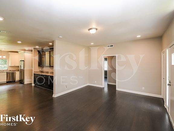 3rd image of 5521 Coppedge Ave