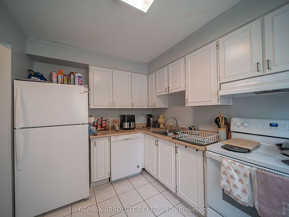 5th image of 1299 Cedarcroft Cres #25