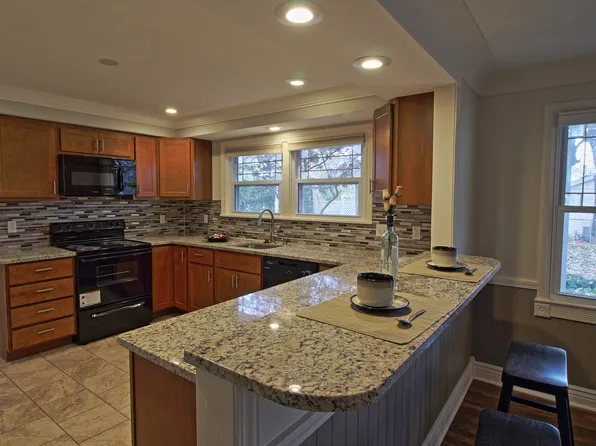 406 Ries Rd, Ballwin, MO 63021