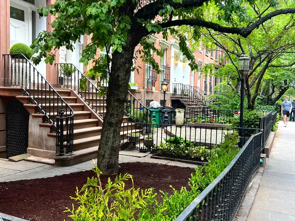 459 West 24th Street image 3 of 27