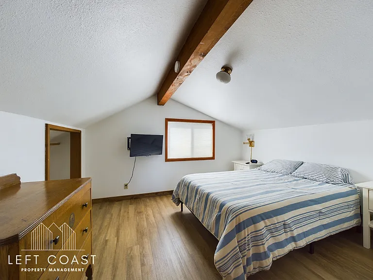 1033 NW Inlet Ave — Photo 37