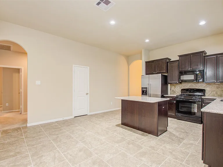 8710 Austin Thomas Dr — Photo 7