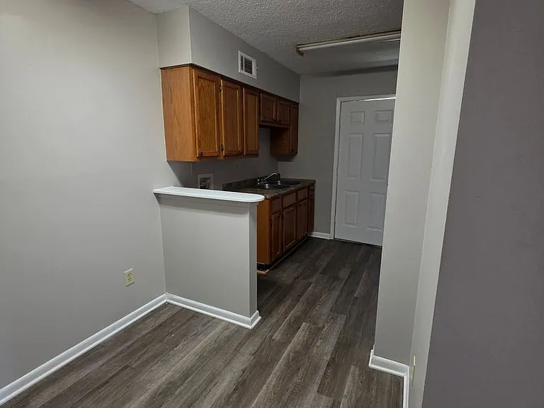 408-412 Graham St — Photo 5