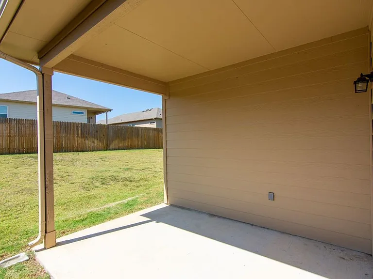 649 Donegal Ln — Photo 27