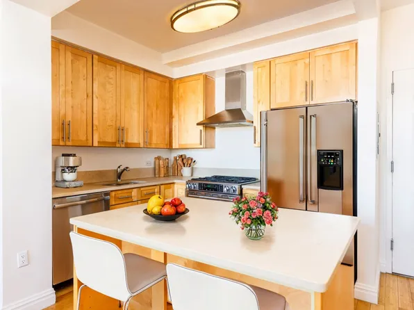 150 Clermont Avenue image 3 of 8