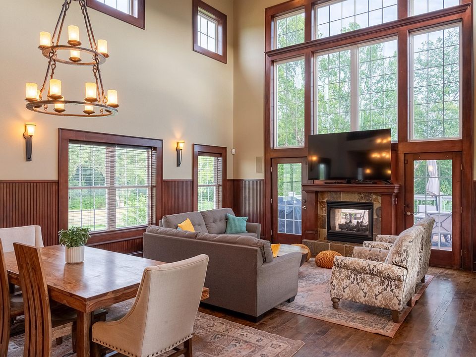 Living Room & Dining Area