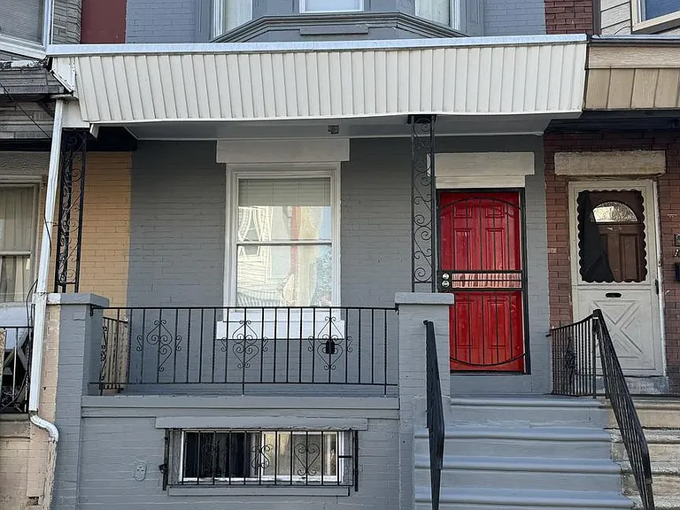 1662 S Conestoga St — Photo 1