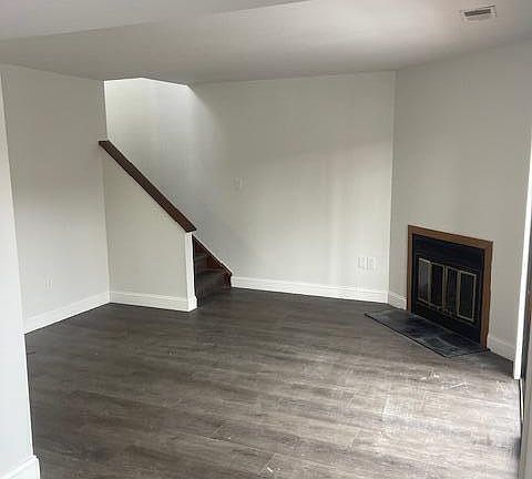 5th image of 337 Crewe Ct