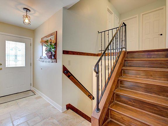 4th image of 140 Armitage Ave