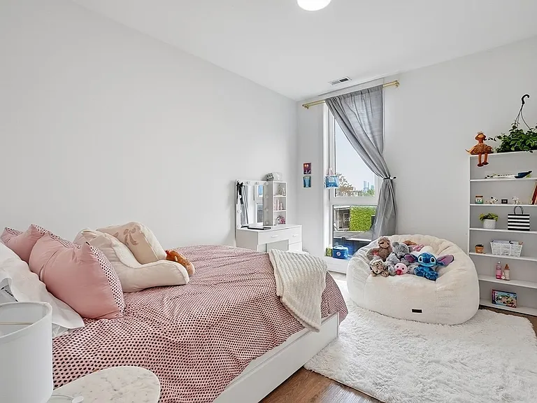 815 N Richmond St #301 — Photo 17