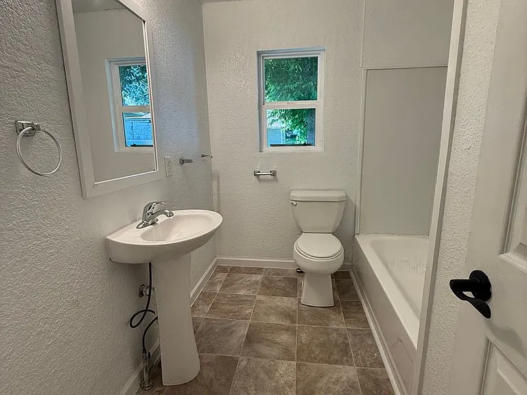 2352 N Kellett Ave — Photo 5