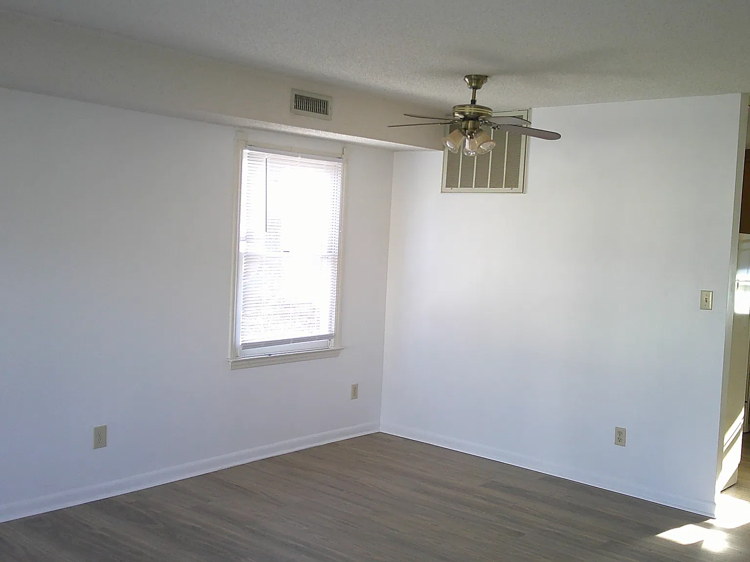 2 bed, 1.5 bath, $1,000 — Photo 4