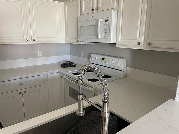 3rd image of 8889 Caminito Plaza Centro #7411
