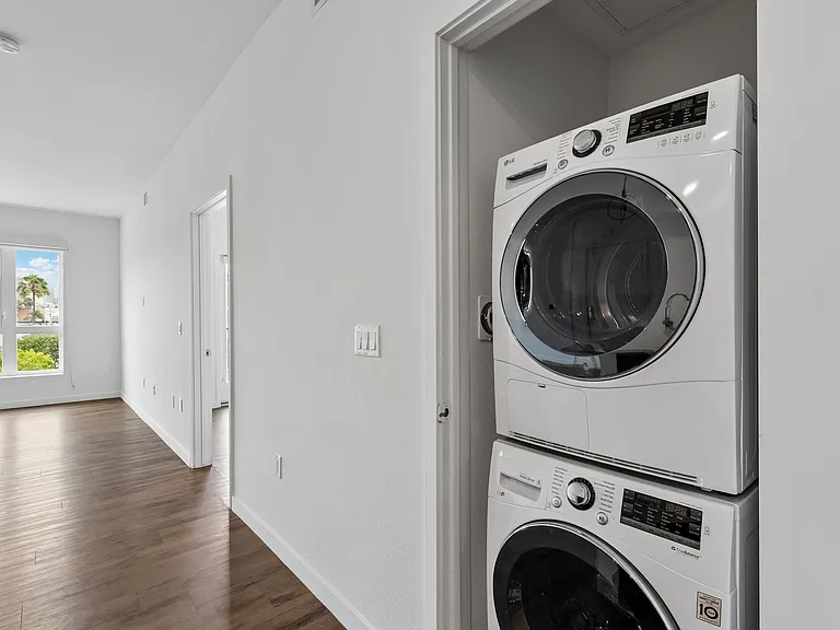 Maxwell Apartments — Photo 46