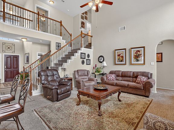 3rd image of 17 Tallwood Ln